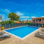 Costas - 450m From Center, By Zantewize Maison d'hôtes