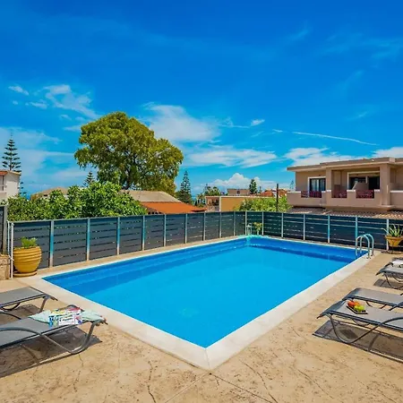 Costas - 450m From Center, By Zantewize Affittacamere